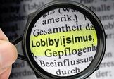 <h3>Arbeitsblatt: Neues Recht für neue Gentechnik? Lobbyisten auf der Spur</h3>
<span> Die Schüler*innen setzten sich mit dem Themenfeld Lobbyismus sowie der Gentechnikgesetzgebung der EU auseinander</span>